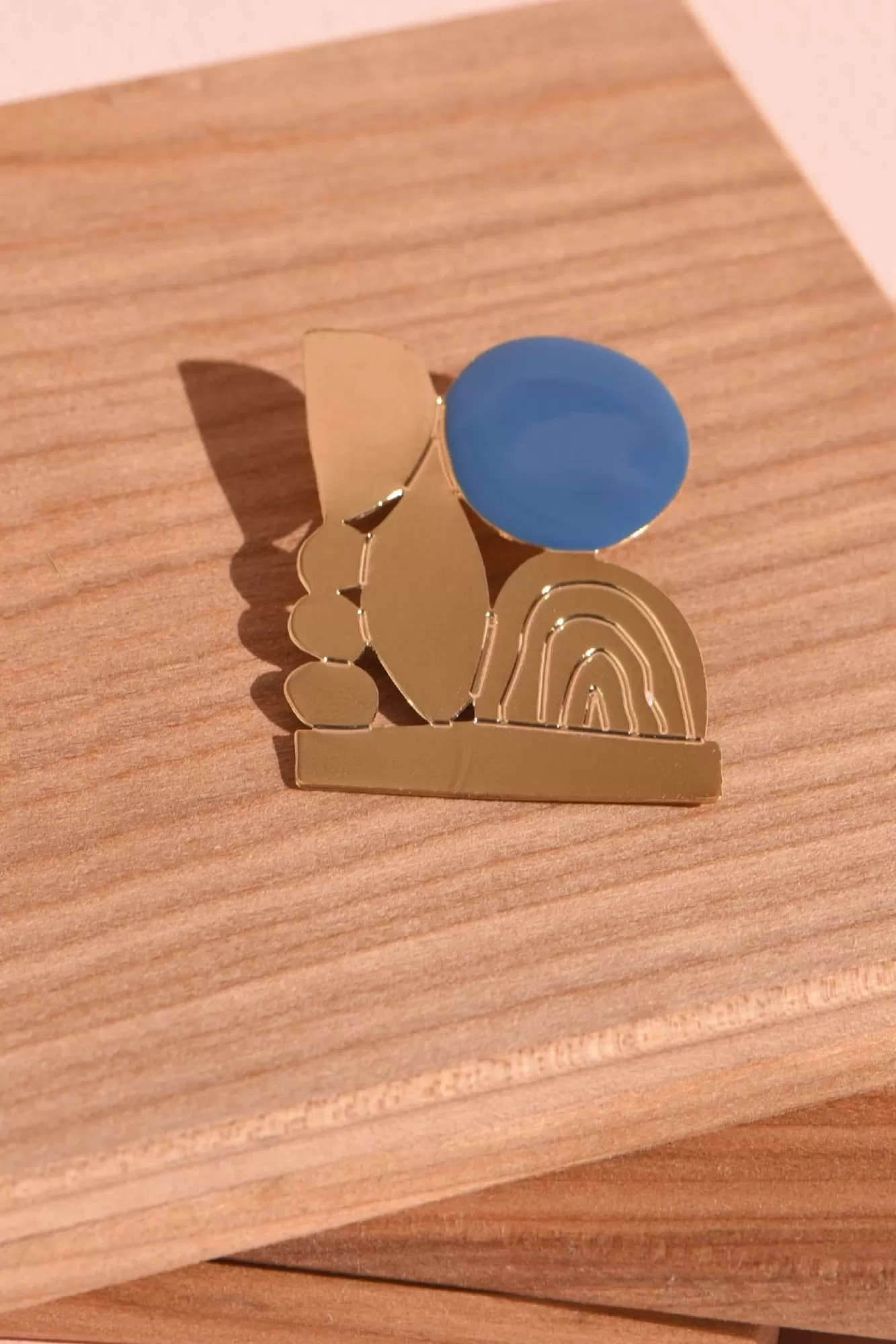 Titlee Brooches & Pins>Abstract Blue & Gold Engraved Brooch