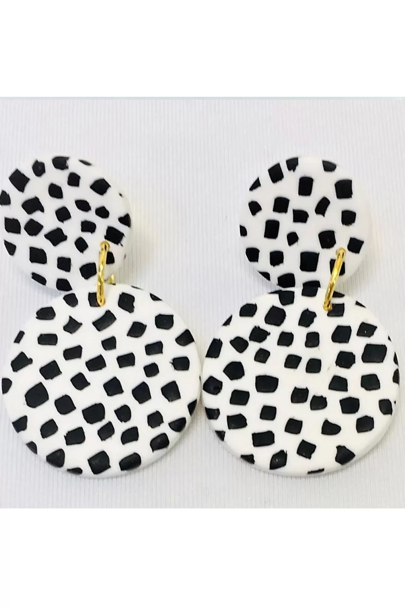 No Shrinking Violet Statement Styles>Go Dotty Medium Earrings