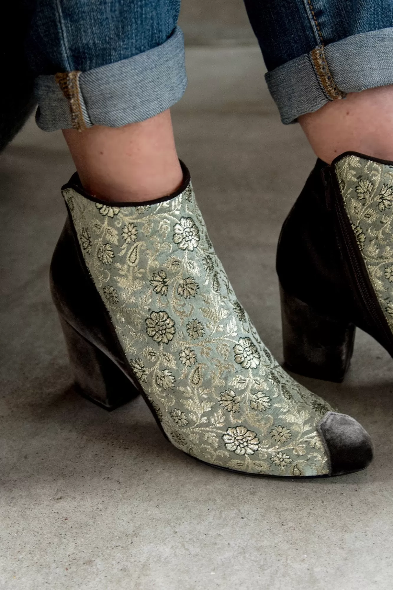 Bote A Mano Boots>Golden Rose Of Banaras Velvet Ankle Boots