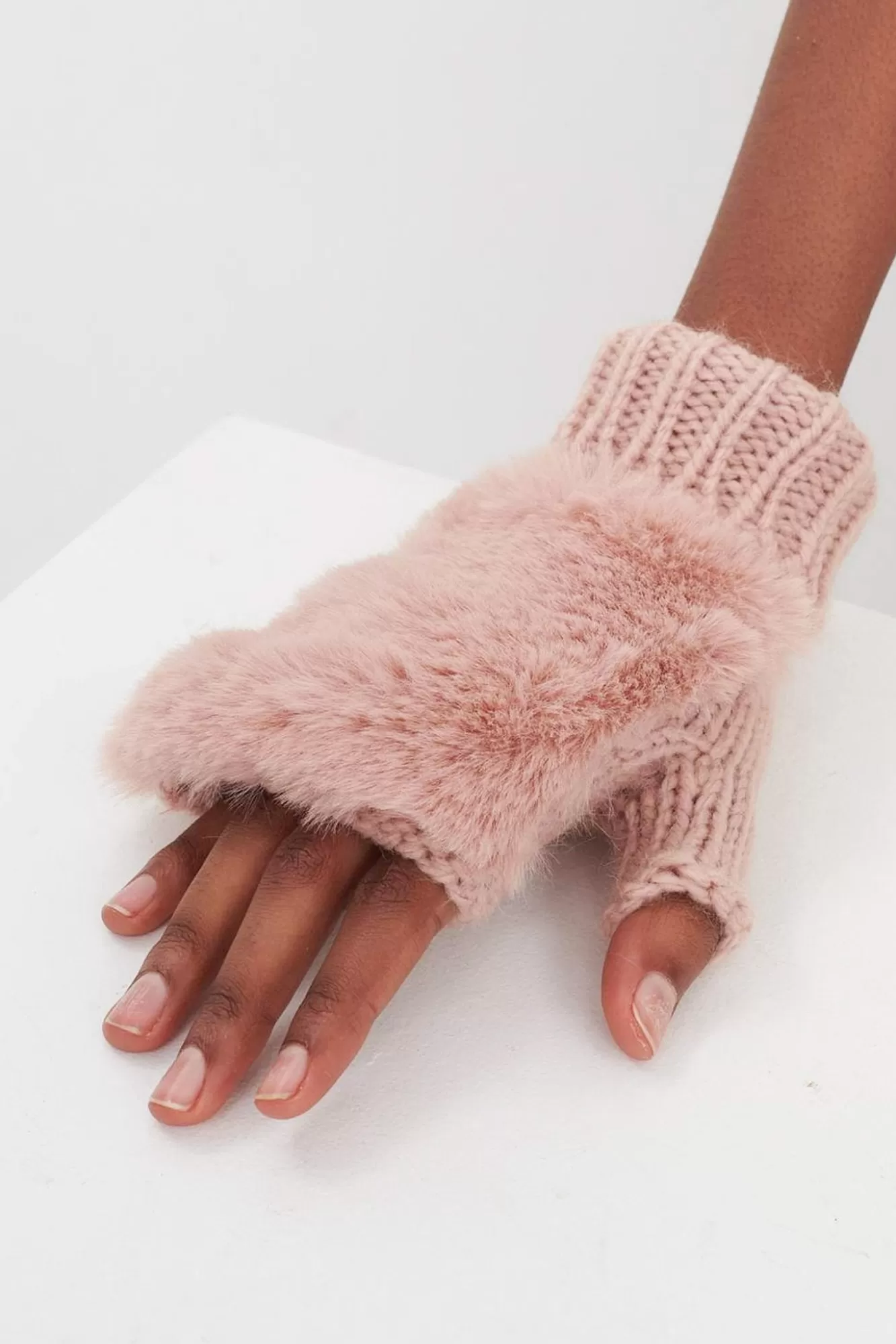 Jakke Gloves & Mittens> Sofia Faux Fur Fingerless Gloves (Available In Pink, Olive & Lavender)