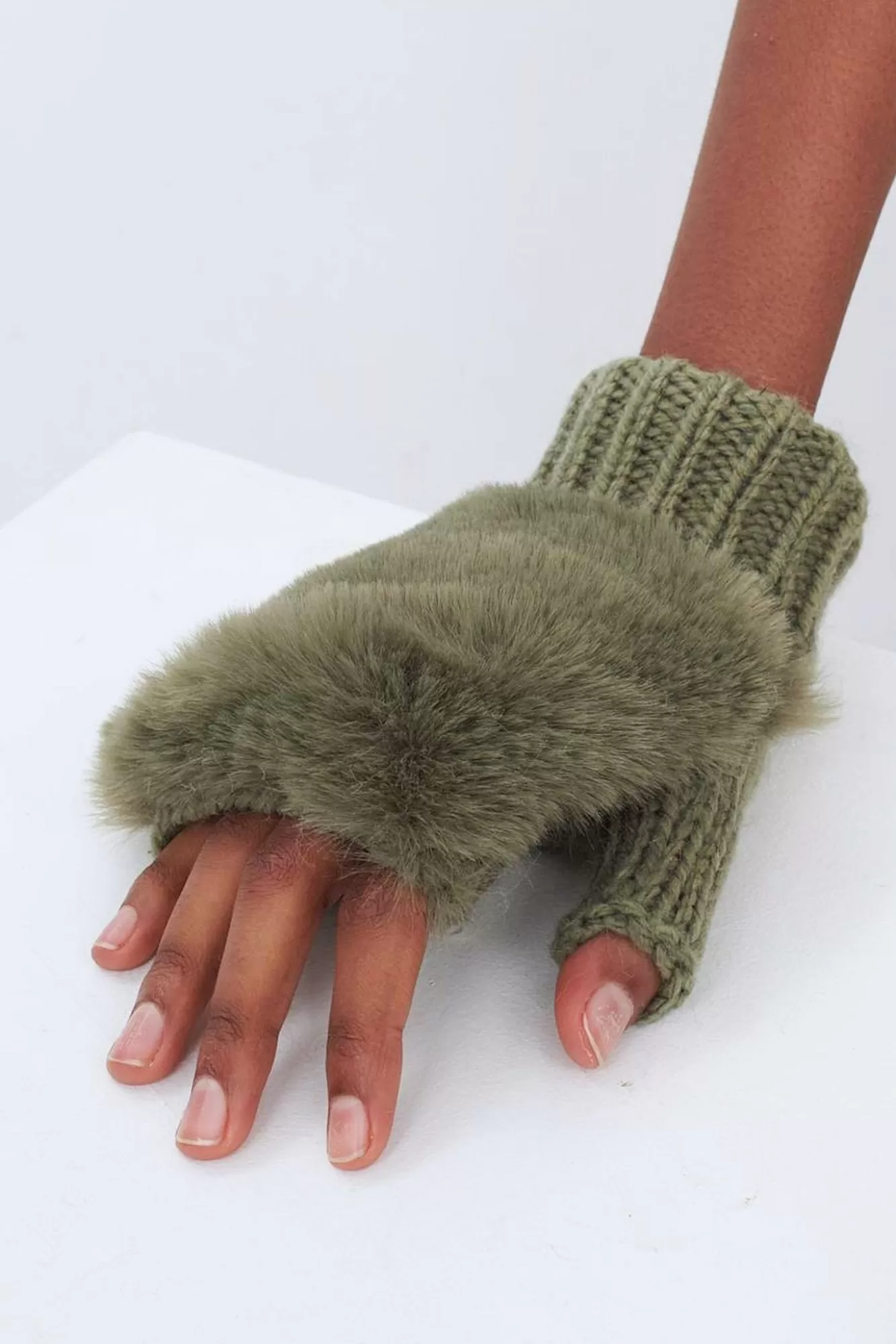 Jakke Gloves & Mittens> Sofia Faux Fur Fingerless Gloves (Available In Pink, Olive & Lavender)