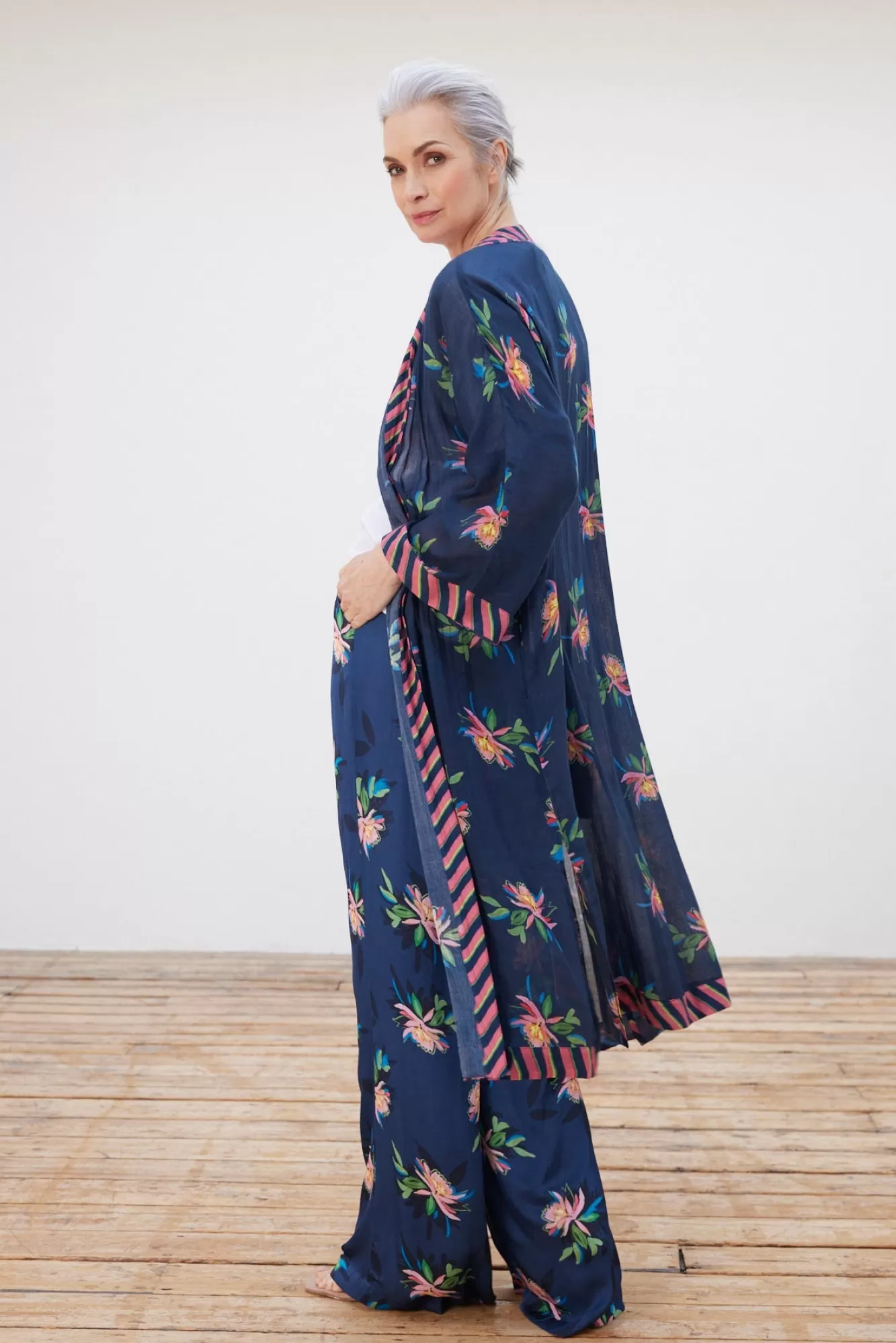 POM Amsterdam Kimonos, Jackets & Blazers> Expressive Flower Kimono