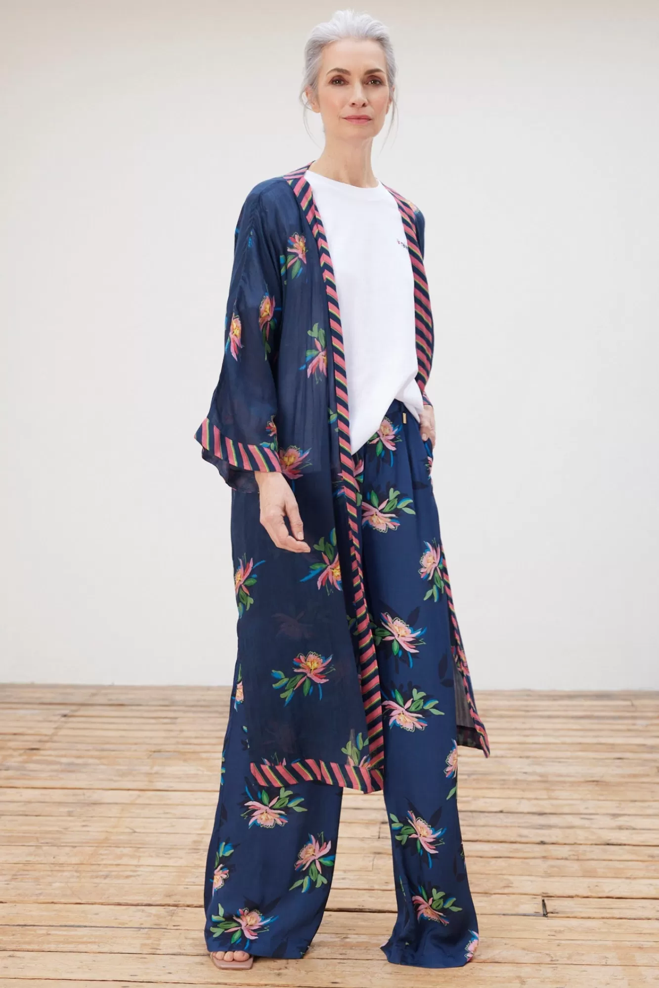 POM Amsterdam Kimonos, Jackets & Blazers> Expressive Flower Kimono