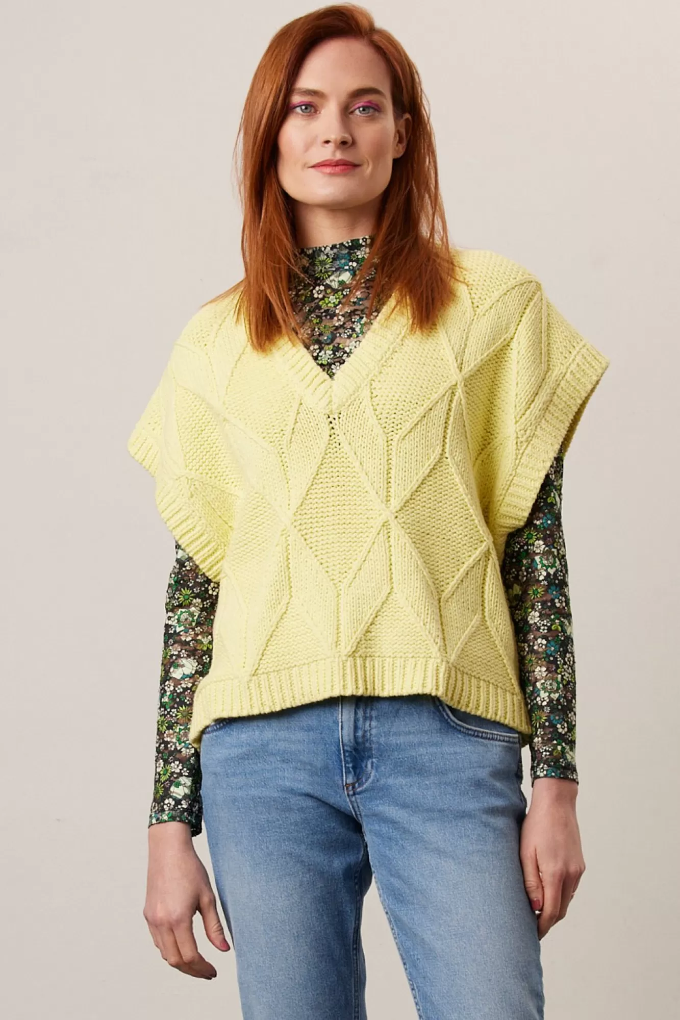 Stella Nova Knitwear & Sweatshirts> Gilda Sleeveless Yellow Knitted Vest