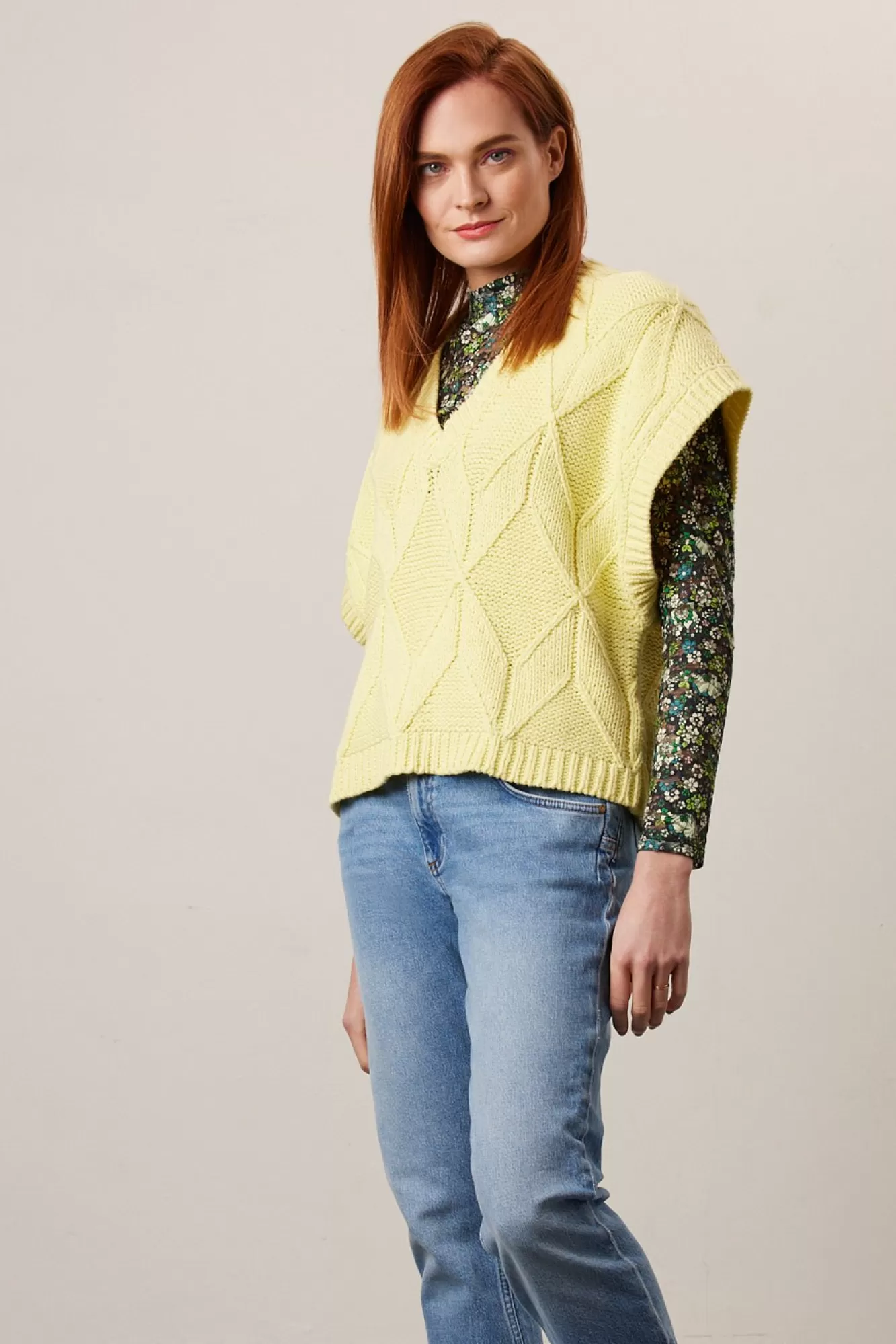 Stella Nova Knitwear & Sweatshirts> Gilda Sleeveless Yellow Knitted Vest