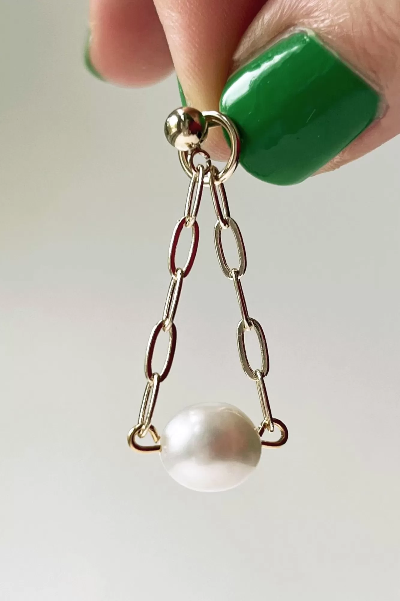 Hattie Buzzard Statement Styles>Trapeze Pearl Drop Gold Hoop Earrings