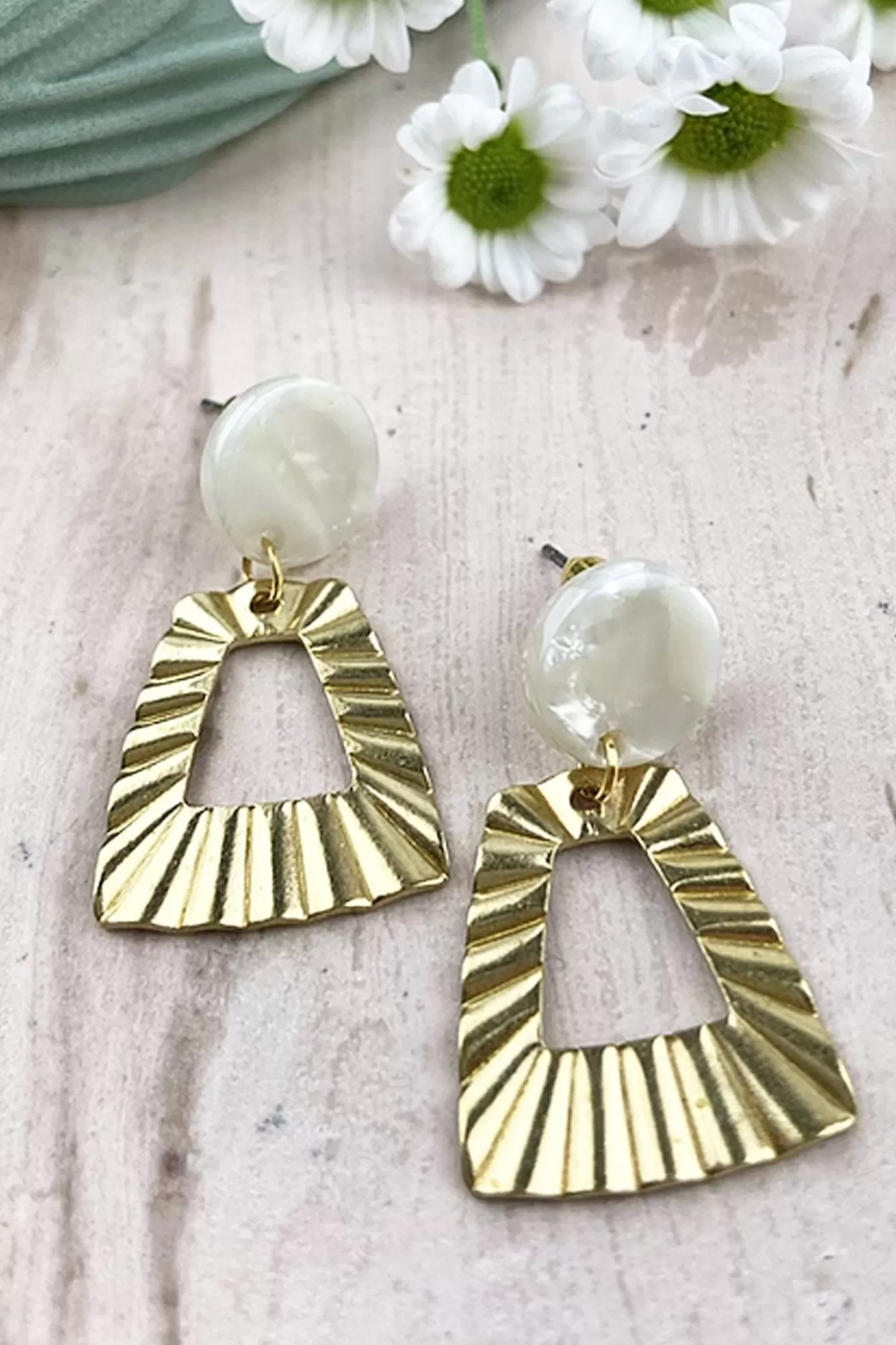 ALOË Hoops>White Marble Brass Trapezoid Studs